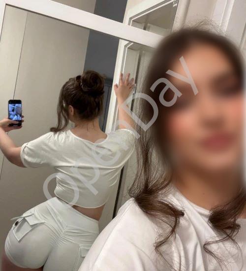 (3)