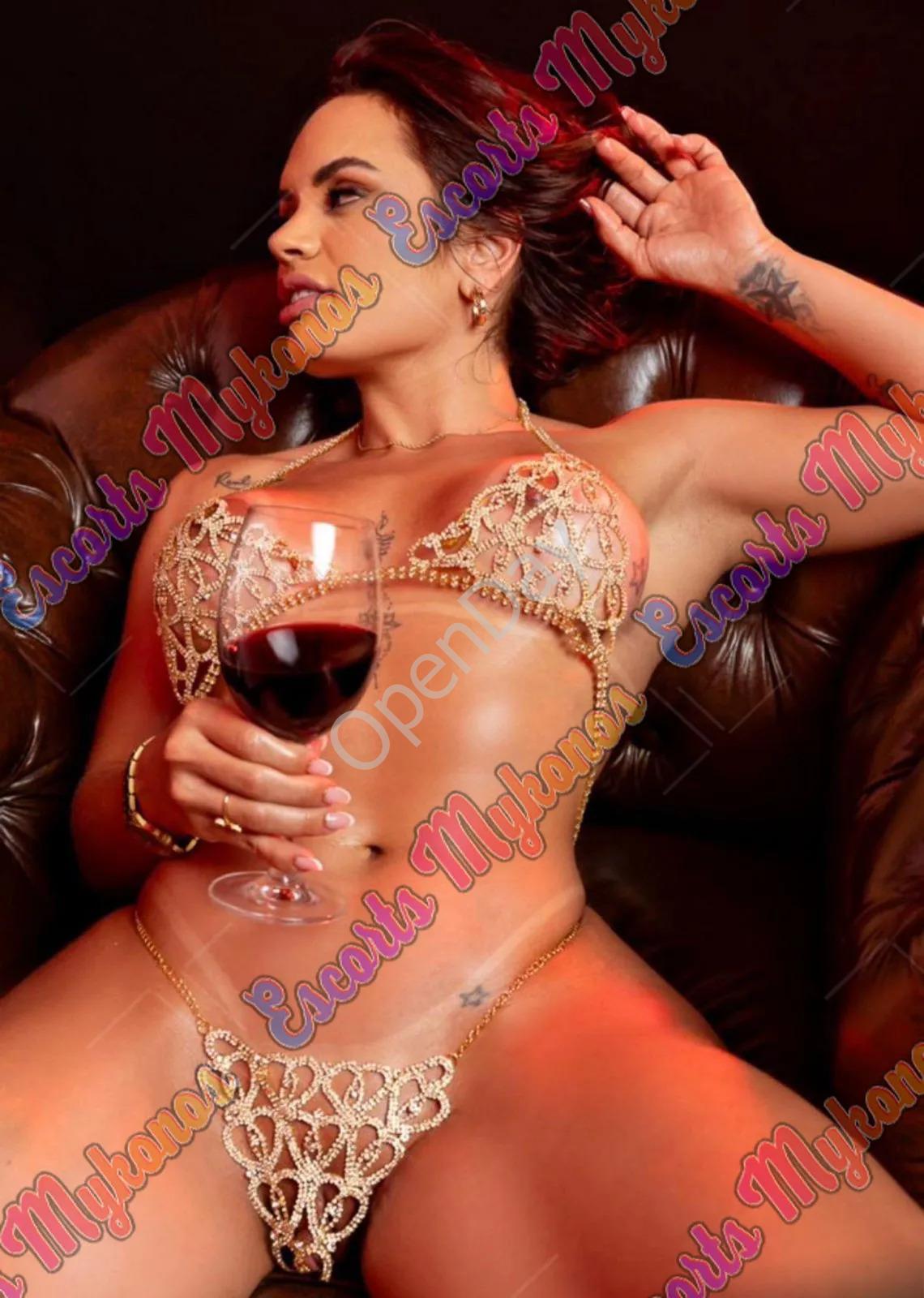 jessica-rose-red-hair-escort-mykonos-03