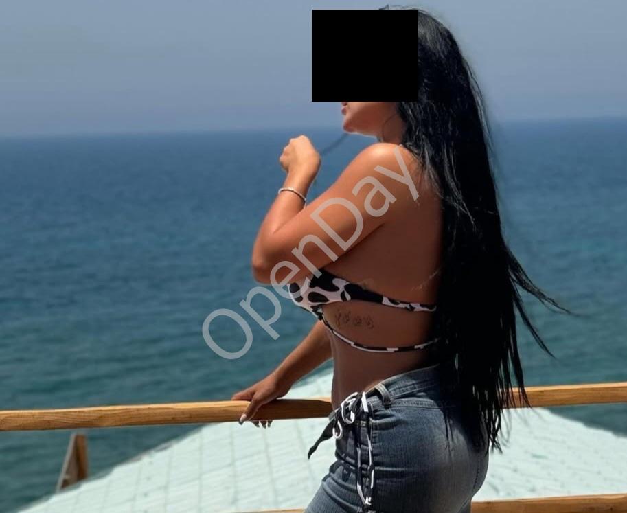 Στέλλα, γοητευτική κοπέλα 28 ετών