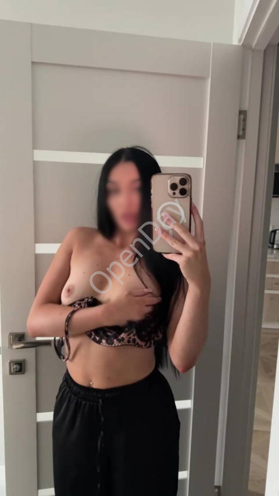 Συνοδός στο σεξ και για όλα τα kinky παιχνίδια.